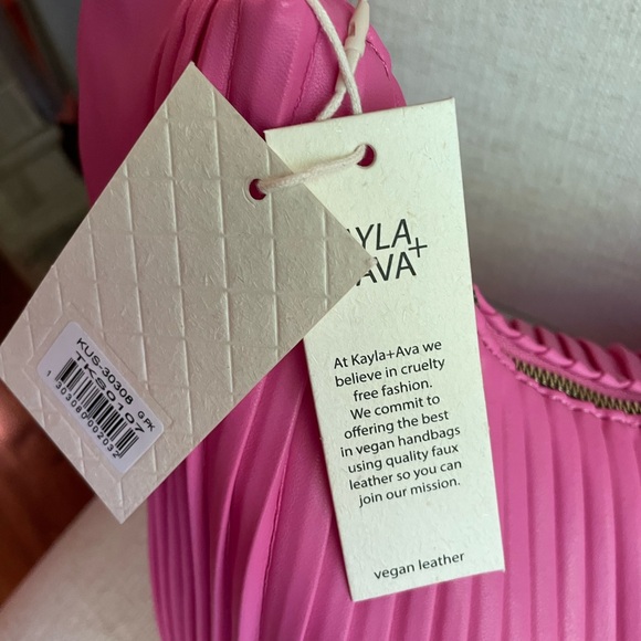 ❌❌SOLD❌❌Kayla & Ava🎉PRICE DROP🎉Pink Pleated Hobo Bag - Picture 3 of 10